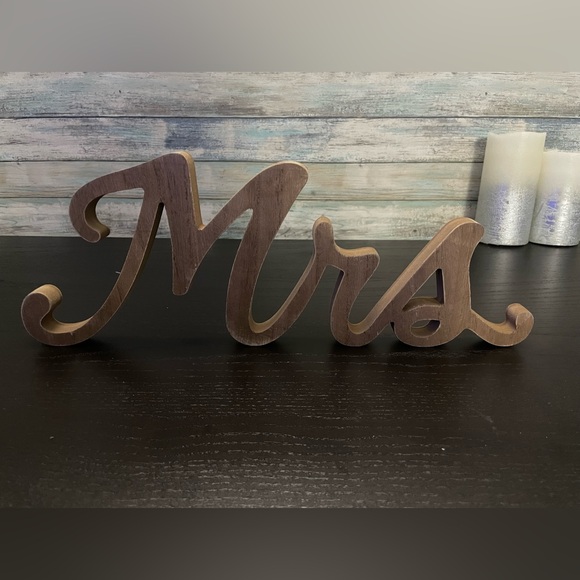 Mr & Mrs Table Sign - Picture 2 of 4